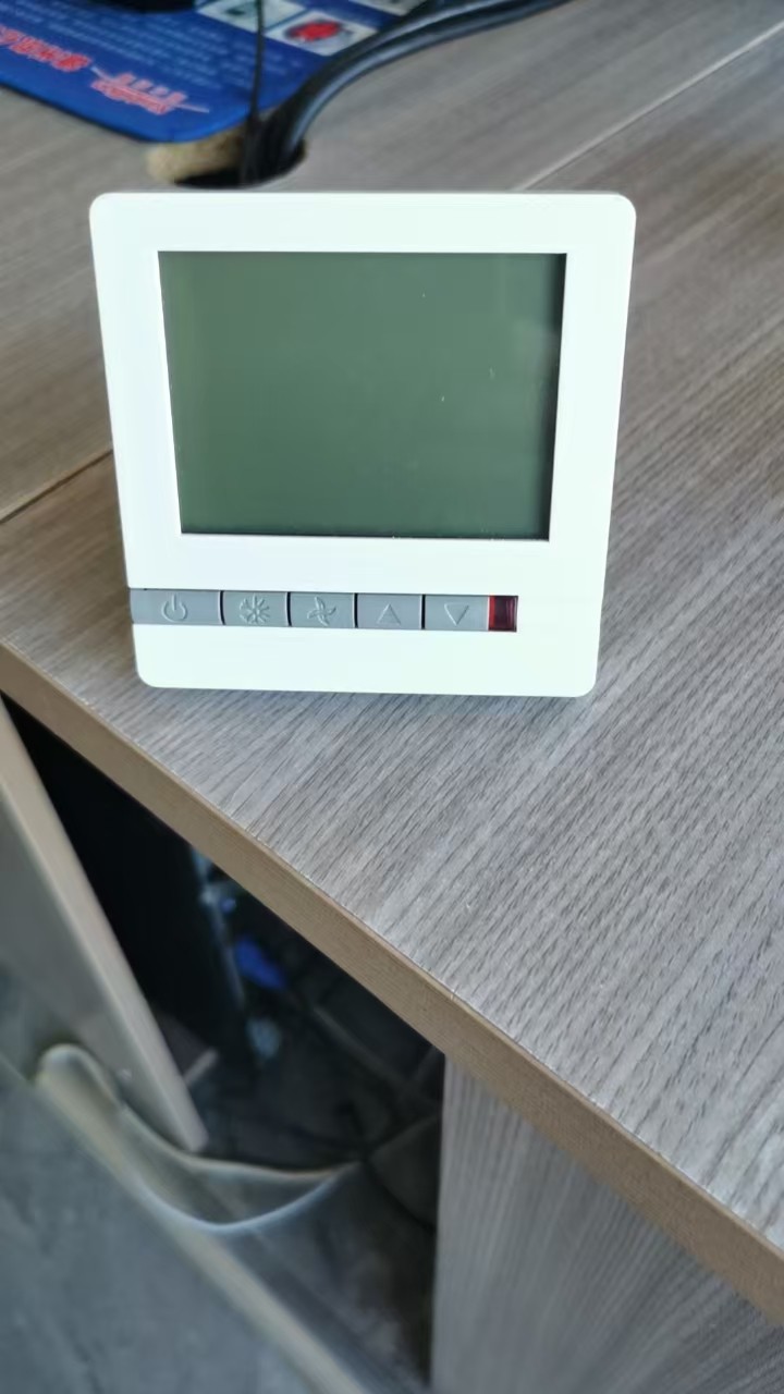 溫控器的組成、原理、應用與優(yōu)勢解析